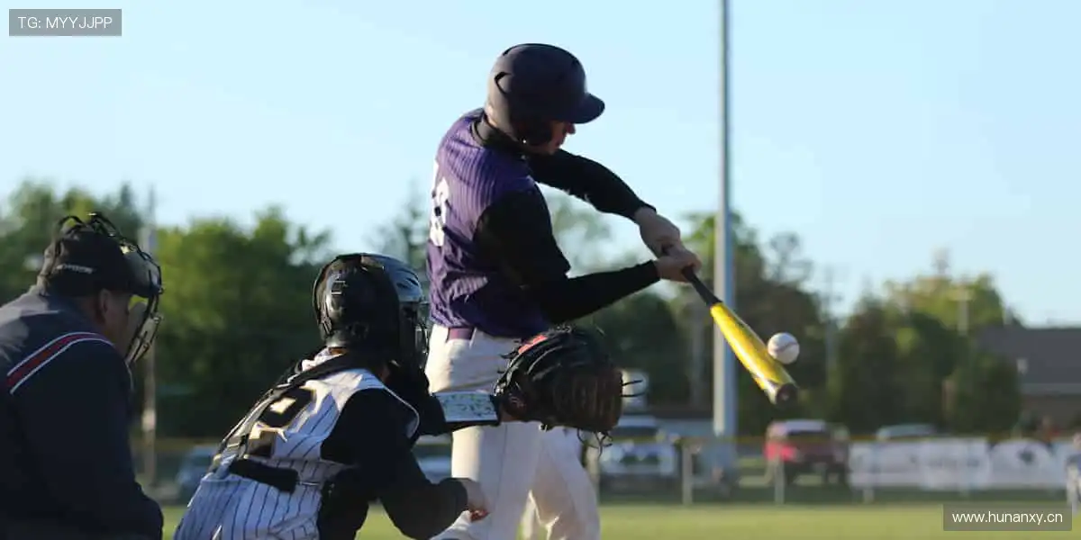 🎧官方正品周边直供,把赛场荣耀穿在身上!🏅